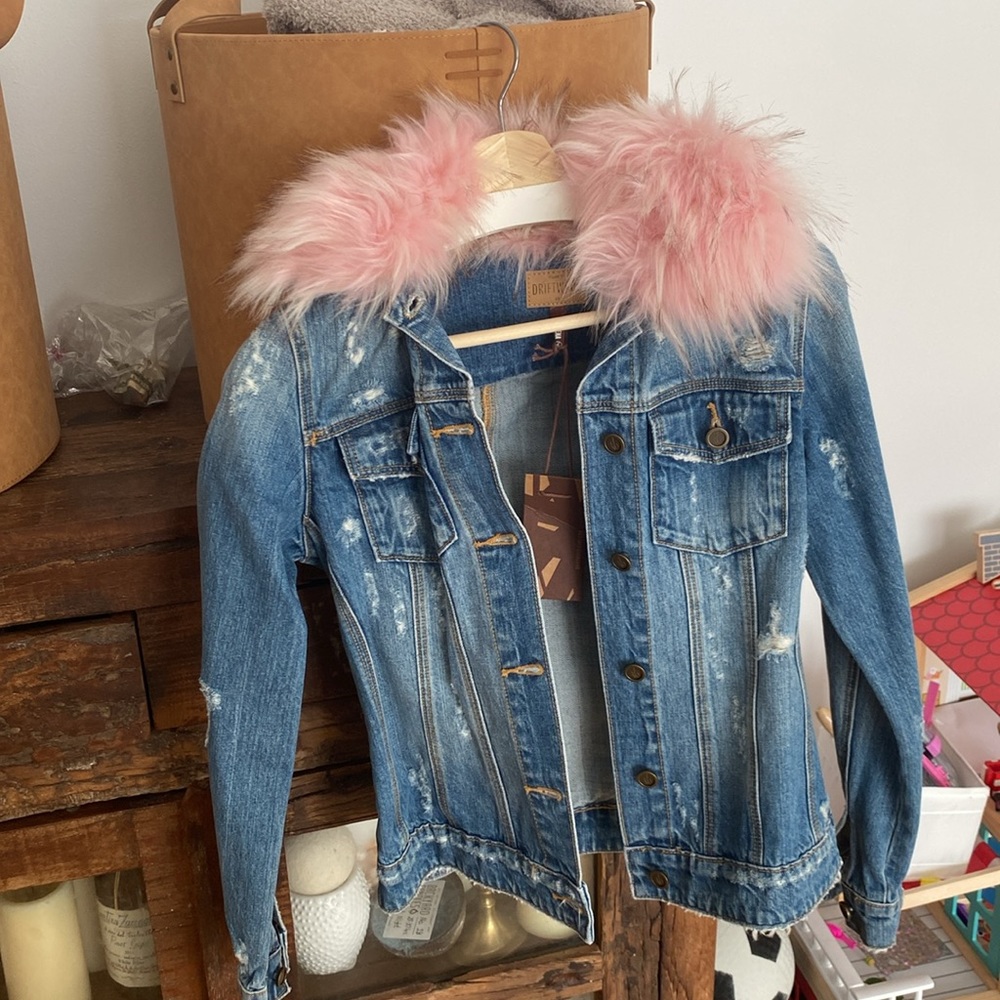 Driftwood Faux Fur Denim Jean  Jacket, NWT, XS, fur collar detachable